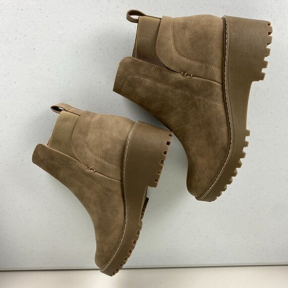 Dolce Vita Rielle Booties Platform Ankle Boots Womens 9 Tan Lug Chelsea - Picture 6 of 8